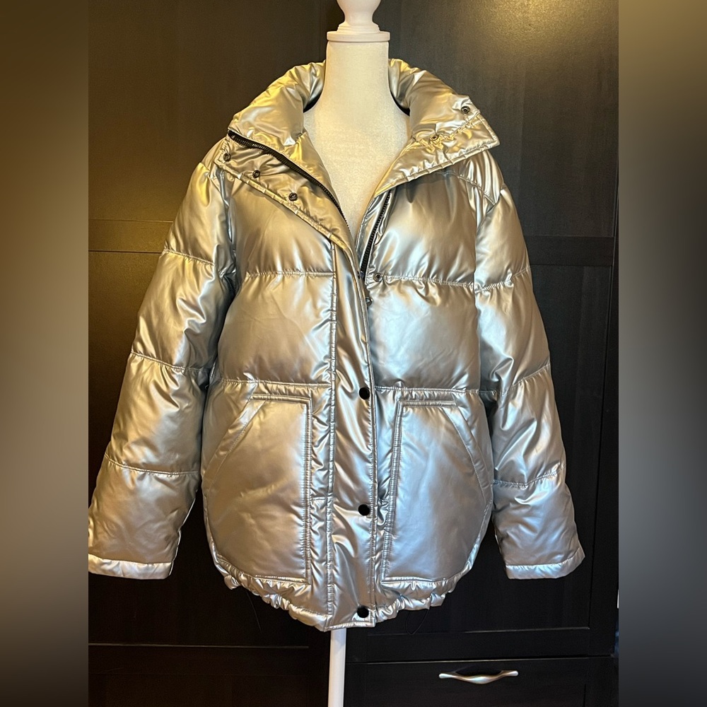 ASOS Topshop silver metallic puffer jacket. Elastic cuff insets. 2 pockets. M - Picture 3 of 10